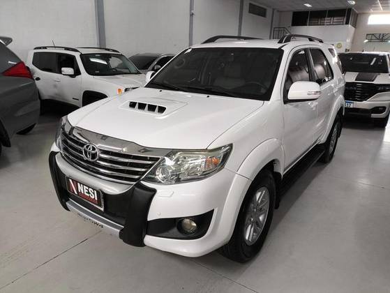 TOYOTA HILUX SW4 3.0 SRV 4X4 7 LUGARES 16V TURBO INTERCOOLER DIESEL 4P AUTOMÁTICO